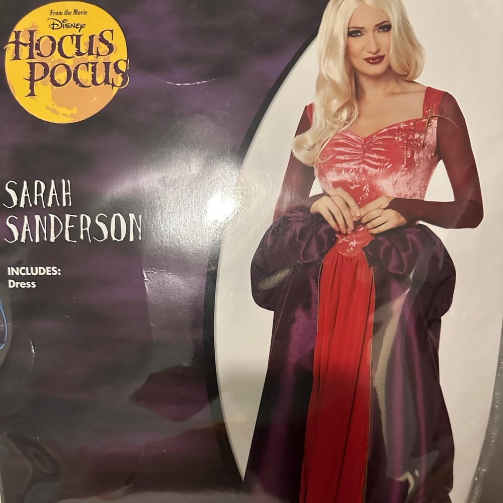 Sarah Sanderson Hocus Pocus Halloween Costume with wig.